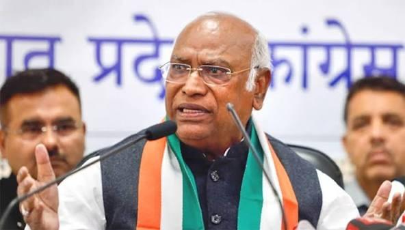 ‘मोदी क्या उसका बाप भी जाएगा’; कार्यक्रम में नारेबाजी के बाद कार्यकर्ता की पिटाई: खड़गे 