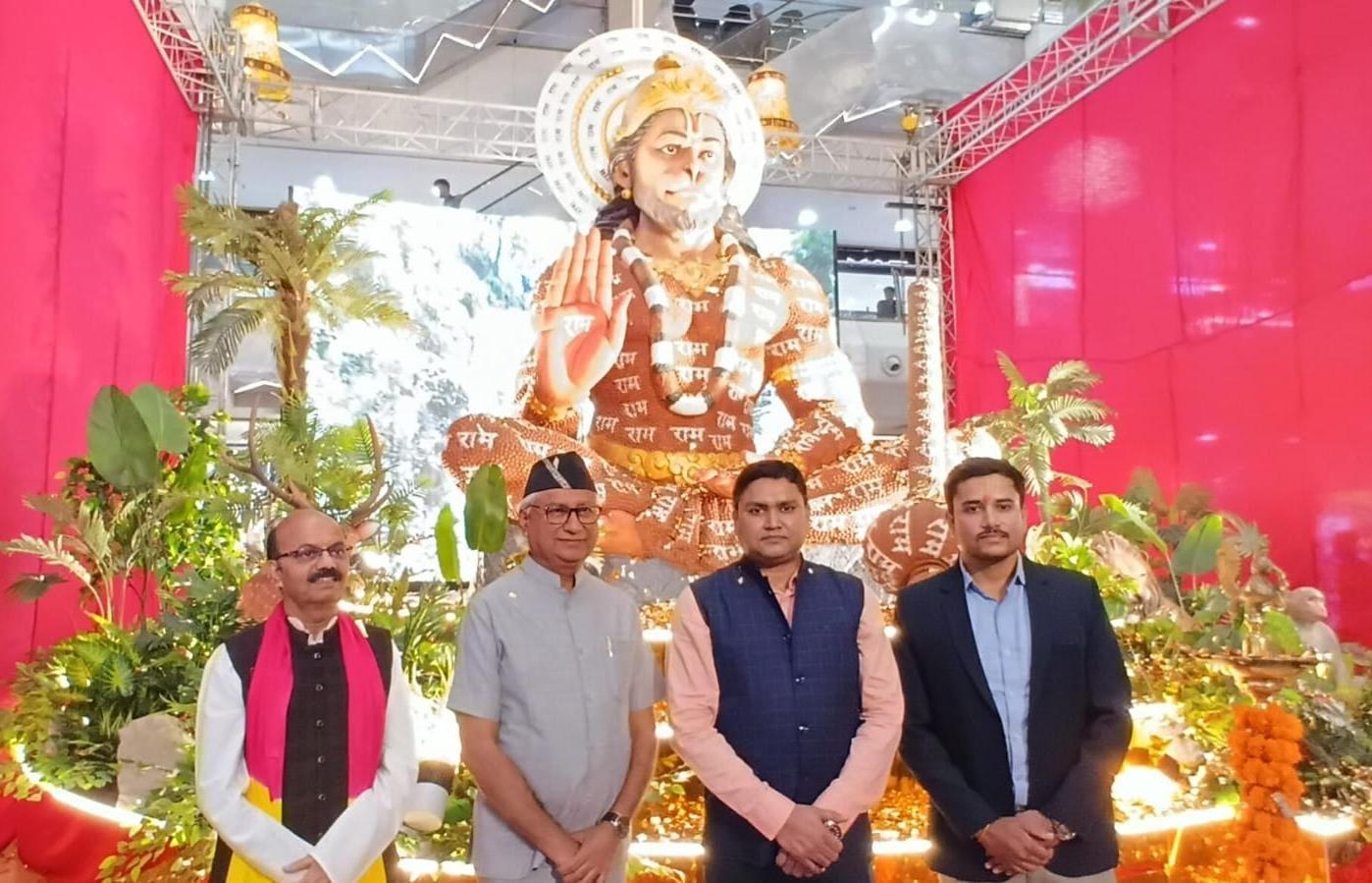 फन मॉल में विधायक डॉ. नीरज बोरा ने किया 24 फीट ऊंची भव्य हनुमान प्रतिमा का अनावरण, प्रतिमा पर अंकित राम-राम देता मूर्ति को भव्य स्वरूप