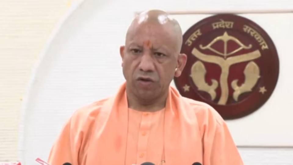 महर्षि वाल्मीकि जयंती पर सीएम योगी की पाती, बोले- मन से टूटें ऊंच-नीच की दीवारें, तभी बनेगा समरस समाज