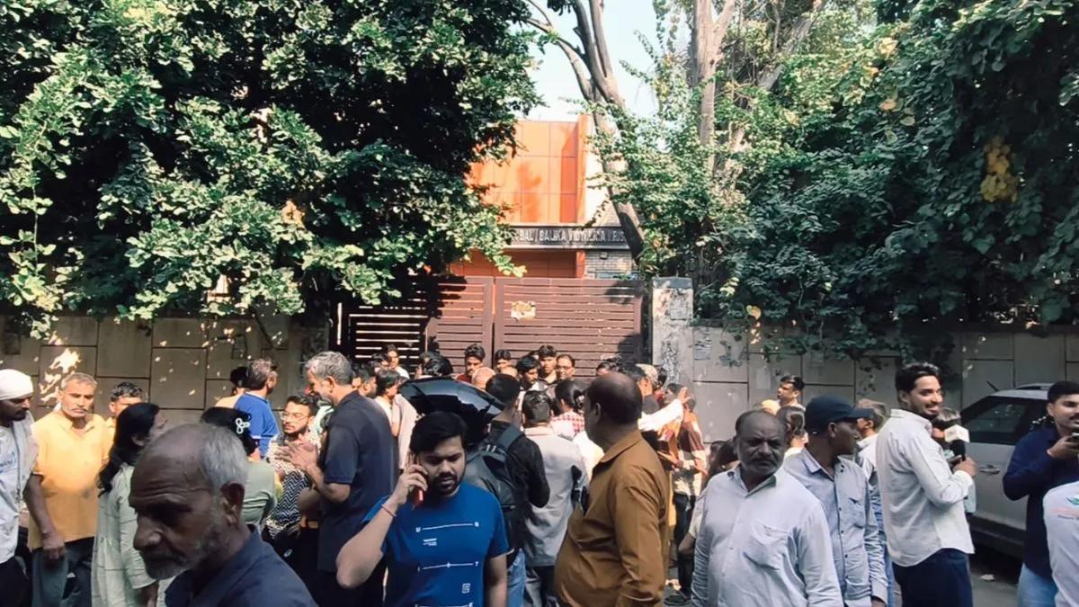 दिल्ली के स्कूल में 12वीं की छात्रा ने खुद को लगाई आग, मौके पर हुई मौत परिसर में मचा हड़कंप