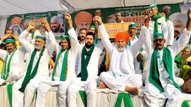 प्रयागराज में किसानों के मुद्दों पर गरजे राकेश टिकैत, बोले- खेती से मोहभंग कराने की हो रही कोशिश