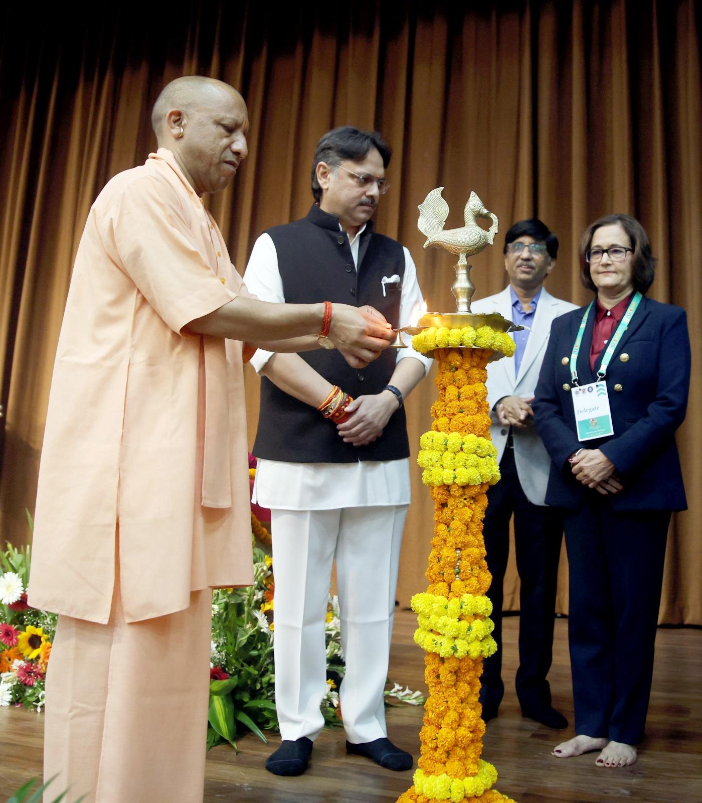 टेक्नोलॉजी से न्याय व्यवस्था को मिलेगा नया विस्तार -  लखनऊ में टेकसंगम सम्मेलन के दूसरे दिन लेक्सक्यू सेंटर ऑफ एक्सीलेंस का शुभारंभ