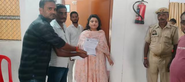 9000 बर्खास्त एंबुलेंस कर्मचारियों की सेवा बहाली की मांग, 2 अक्टूबर से अनिश्चितकालीन धरने की चेतावनी
