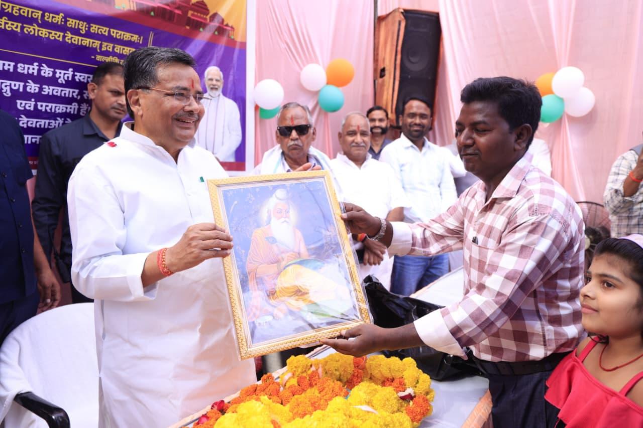 महर्षि वाल्मीकि जयंती पर धार्मिक-सांस्कृतिक आयोजन, प्रभारी मंत्री जयवीर सिंह ने किया प्रतिभाग
