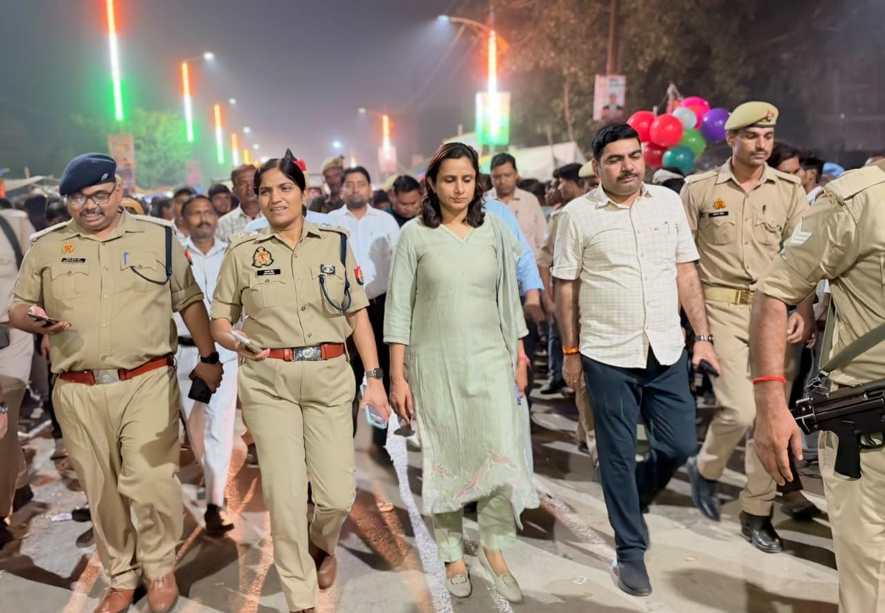 जिलाधिकारी एवं पुलिस अधीक्षक ने रात्रि 11 बजे धम्मालोको बौद्ध विहार प्रांगण में 86वें बौद्ध महोत्सव संकिसा की व्यवस्थाओं का किया संयुक्त निरीक्षण