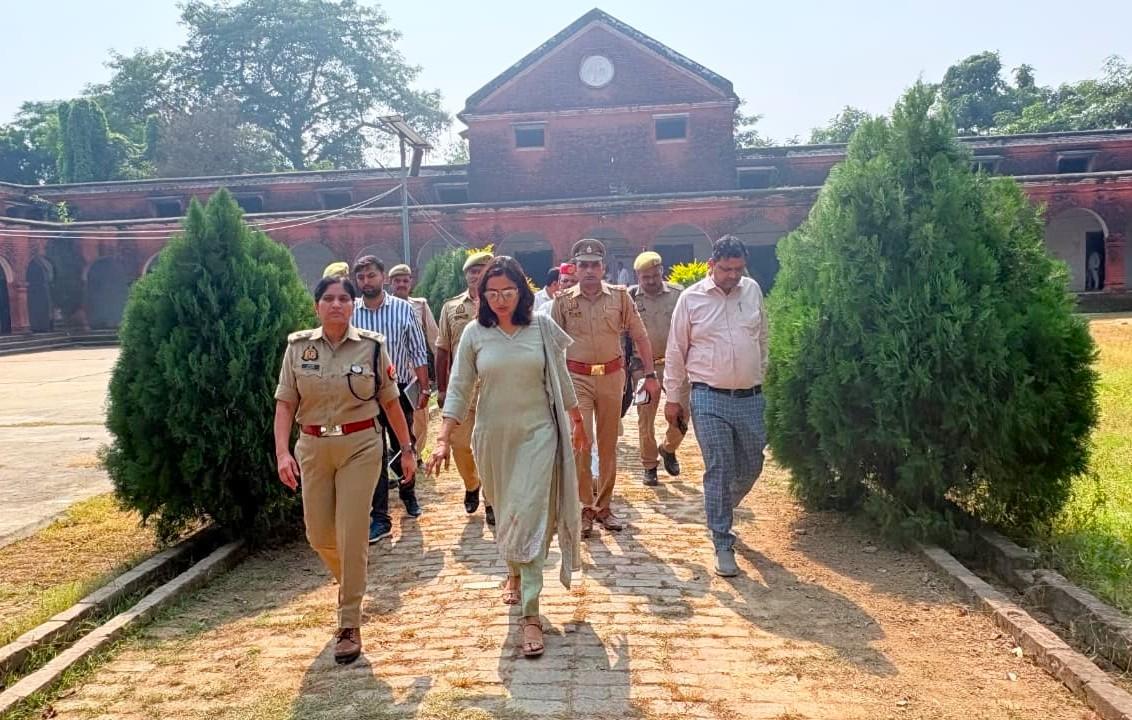 पीईटी परीक्षा में पारदर्शिता और सुरक्षा पर प्रशासन की नजर, डीएम-एसपी ने केंद्रों का किया औचक निरीक्षण