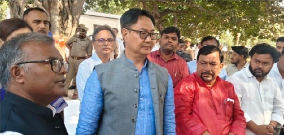 संकिसा के बुद्ध स्तूप पर पहुंचे केंद्रीय मंत्री किरण रिजिजू, बौद्ध विरासत के किए दर्शन
