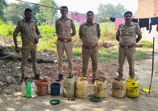 आबकारी विभाग की छापेमारी, 14 लीटर कच्ची शराब बरामद; 200 किलो लहन नष्ट