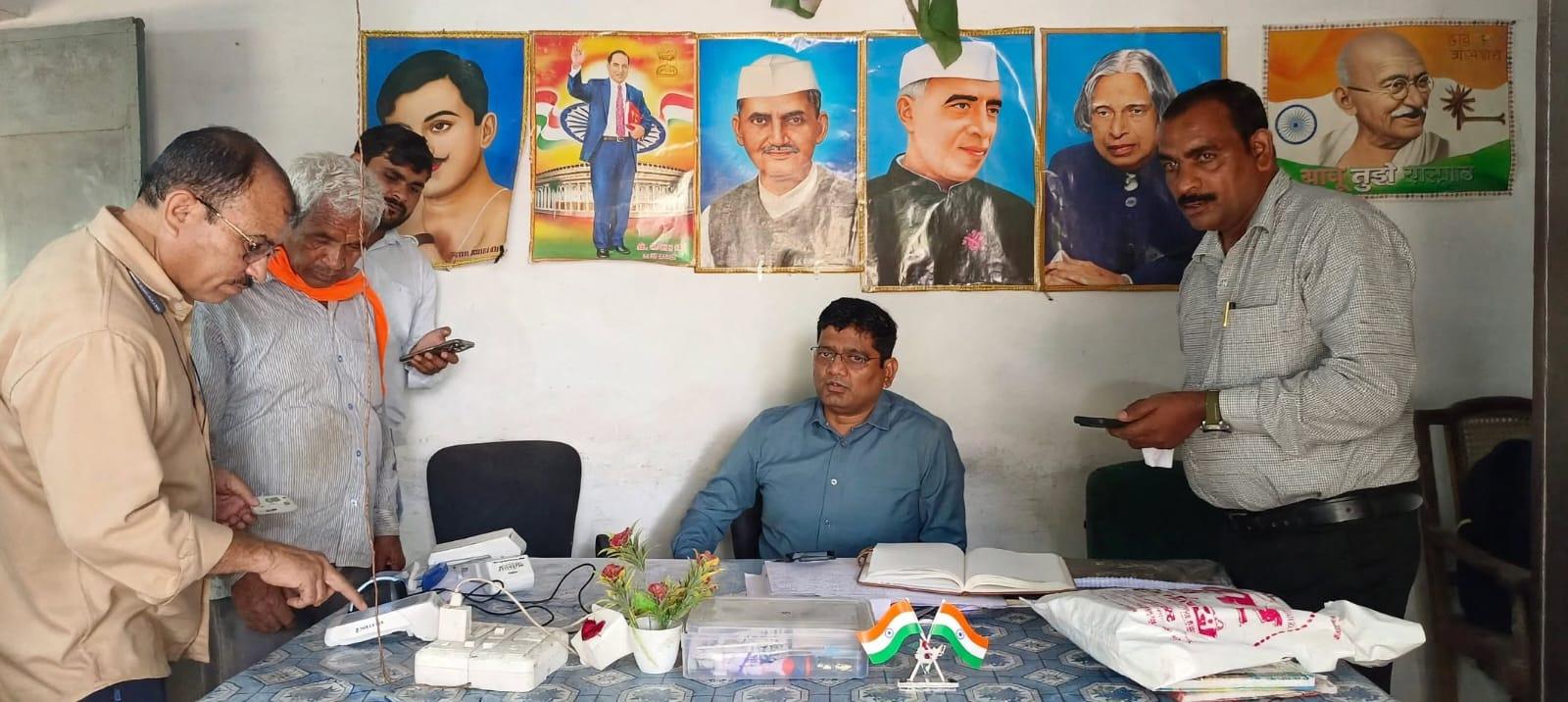 कमालगंज में राजकीय बीज भंडार का जिला कृषि अधिकारी ने किया निरीक्षण