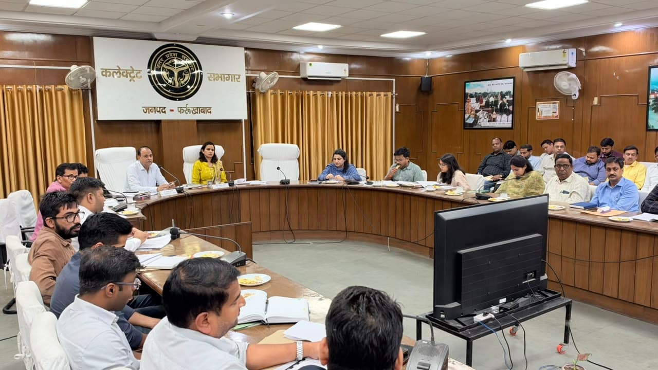 राजस्व वसूली और जनशिकायतों के निस्तारण पर डीएम सख्त, लापरवाह कर्मचारियों की तय होगी जवाबदेही