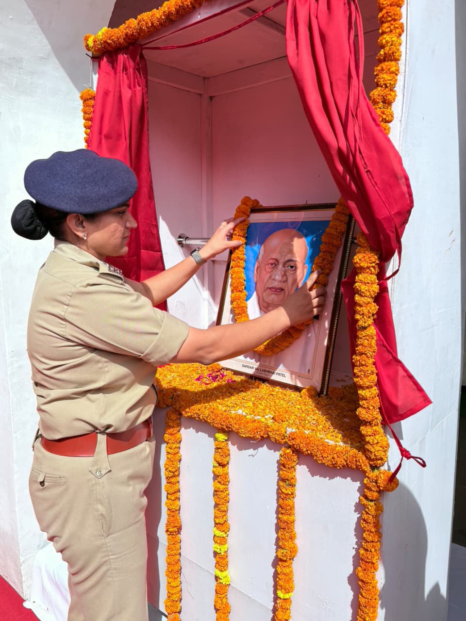 पुलिस लाइन में मनाया गया राष्ट्रीय एकता दिवस, एसपी आरती सिंह ने पुलिसकर्मियों को दिलाई एकता और अखंडता की शपथ