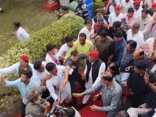 अखिलेश यादव बोले- यूपी की जनता ने भाजपा को सत्ता से हटाने का मन बना लिया, अमित शाह के दौरे पर कसा तंज