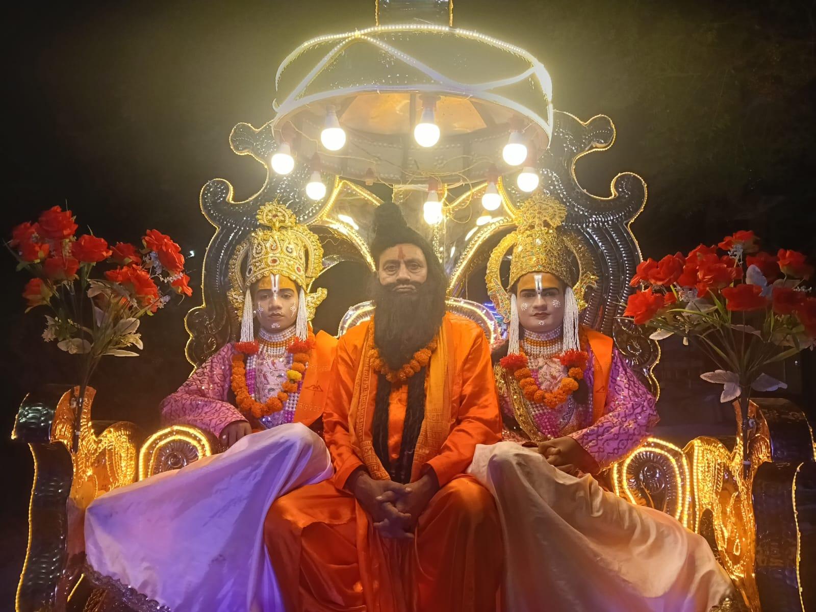 नवाबगंज नगर में गुरुवार शाम मर्यादा पुरुषोत्तम भगवान श्रीराम की बारात धूमधाम से निकाली गई