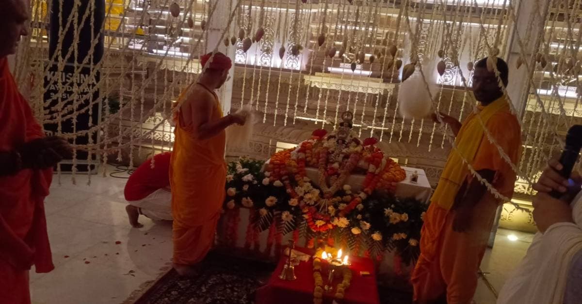 राम मंदिर में पहली बार ऐसे मनी शरद पूर्णिमा, रात 12 बजे रामलला की विशेष आरती