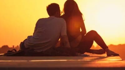 लिव इन रिलेशनशिप : मानसिक स्वास्थ्य चुनौतियाँ व समाधान