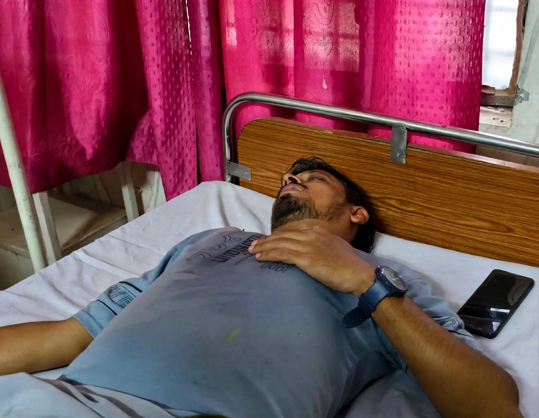 कमालगंज में सड़क हादसा: बाइक फिसलने से युवक घायल