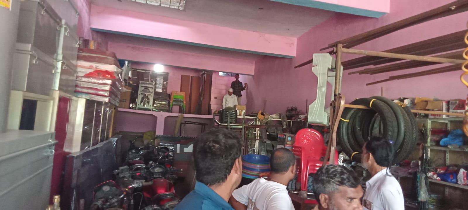 कंपिल में फर्नीचर और ऑटो पार्ट्स की दुकान में लाखों की चोरी, नकदी समेत सामान ले गए चोर