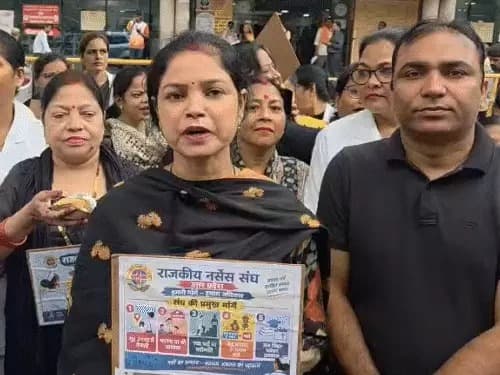 पांच सूत्रीय मांगों को लेकर नर्सों का प्रदर्शन, काला कपड़ा पहन दो घंटे किया कार्य बहिष्कार