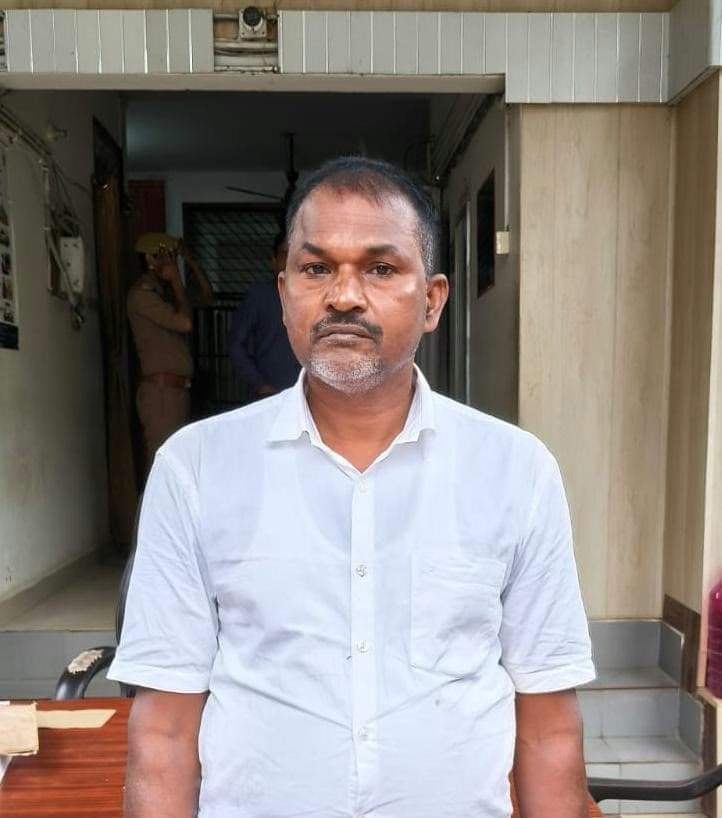 बहुचर्चित बलिया खाद्यान्न घोटाले के वांछित अभियुक्त कोटेदार को EOW टीम ने किया गिरफ्तार