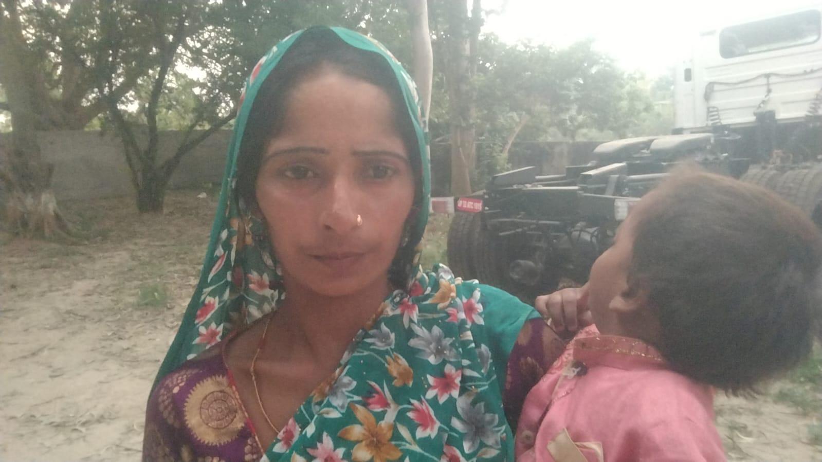 महिला बंटवारे को लेकर दर-दर भटक रही, खेत और ट्रैक्टर में हिस्सा न देने का आरोप