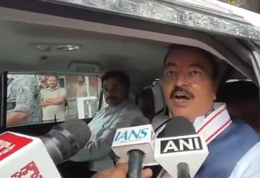 अखिलेश यादव पर केशव मौर्य का पलटवार, बोले- यूपी में BJP को अगले तीन दशक तक कोई नहीं हिला सकता